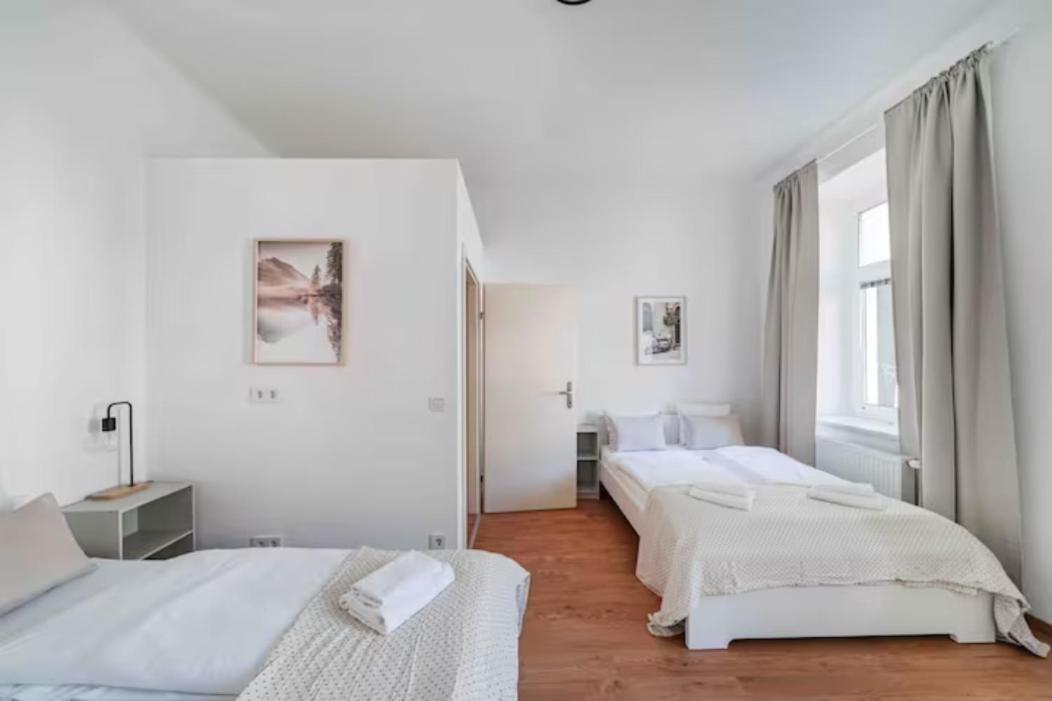 Next To Schoenbrunn - Free Parking !!! Wien