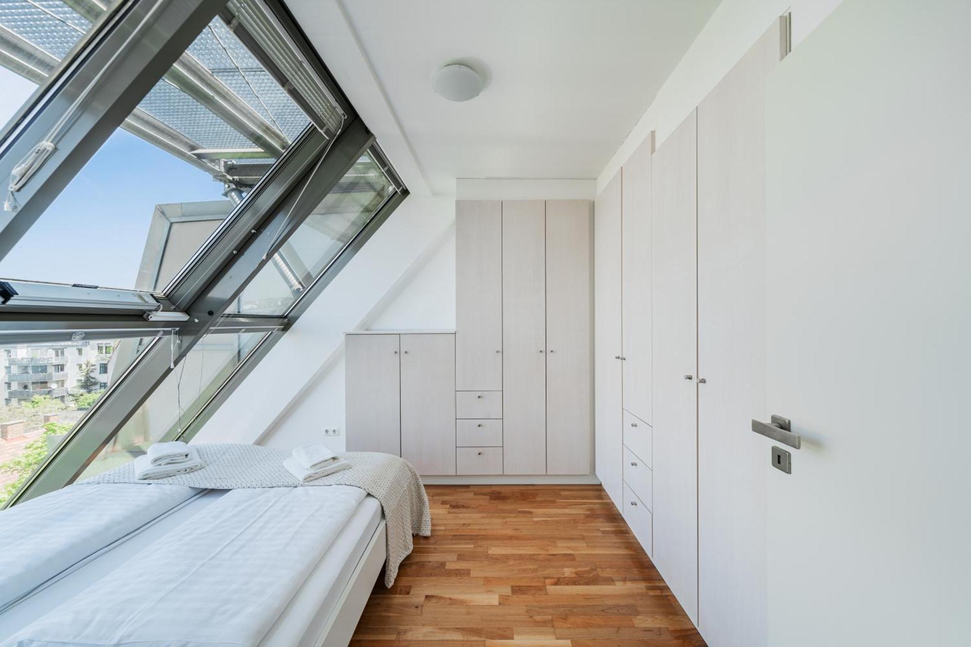 Next To Schoenbrunn - Free Parking !!! Wien