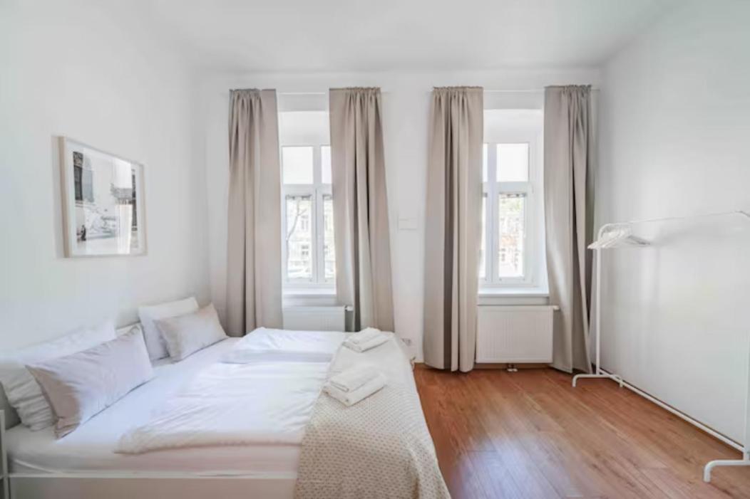 Next To Schoenbrunn - Free Parking !!! Wien